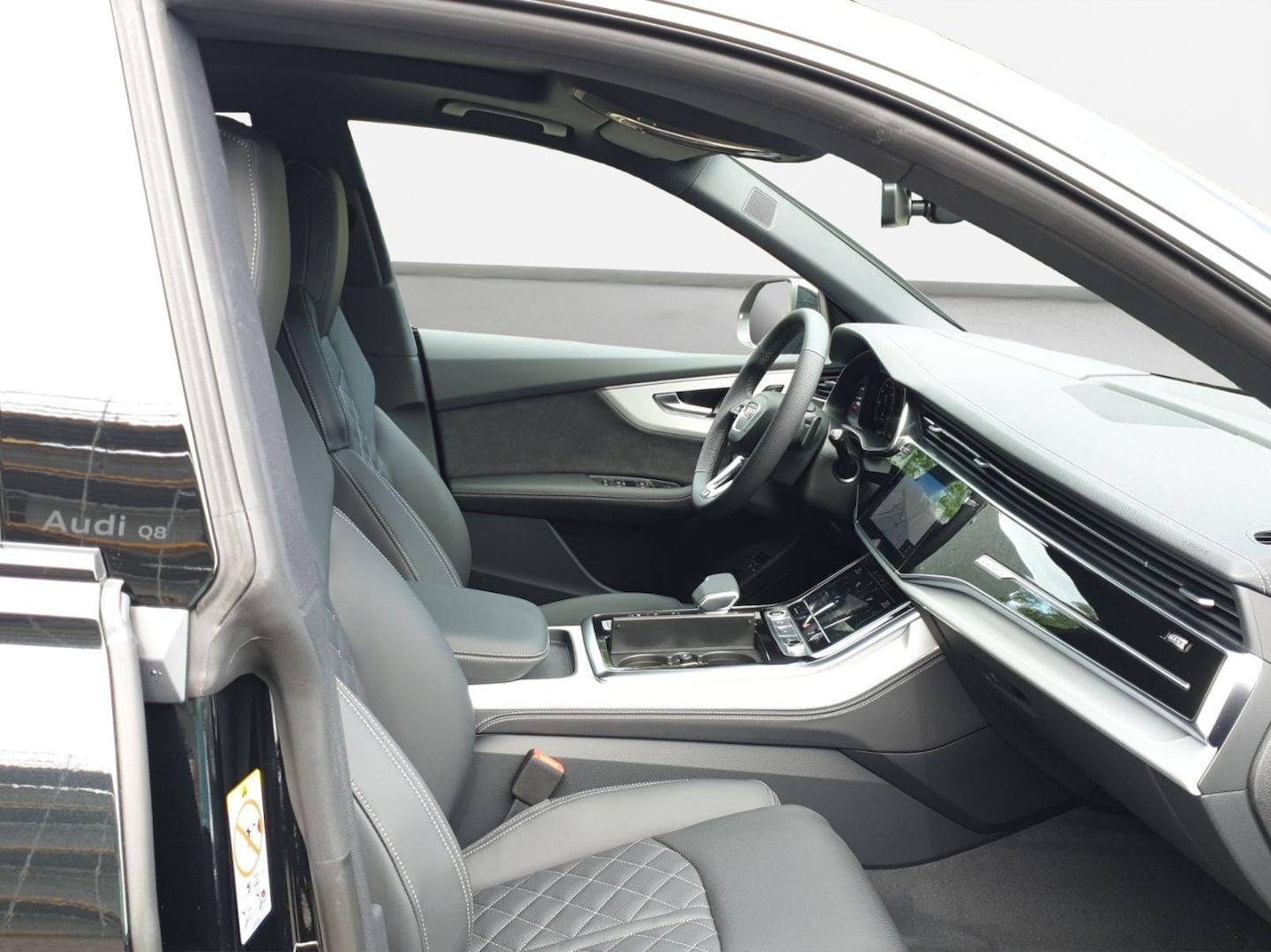 Bild über Audi Q8 SUV TFSI e S line business TFSI e quattro 360 kW tiptronic - für weitere Informationen kontaktieren Sie den Audi Partner