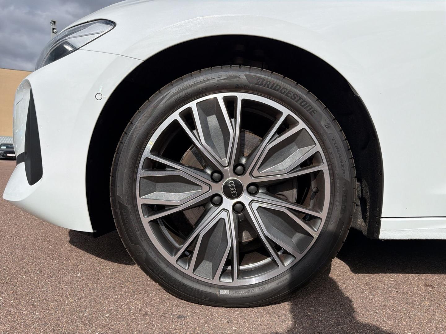 Bild über Audi A5 Avant TDI 150 kW S tronic - für weitere Informationen kontaktieren Sie den Audi Partner