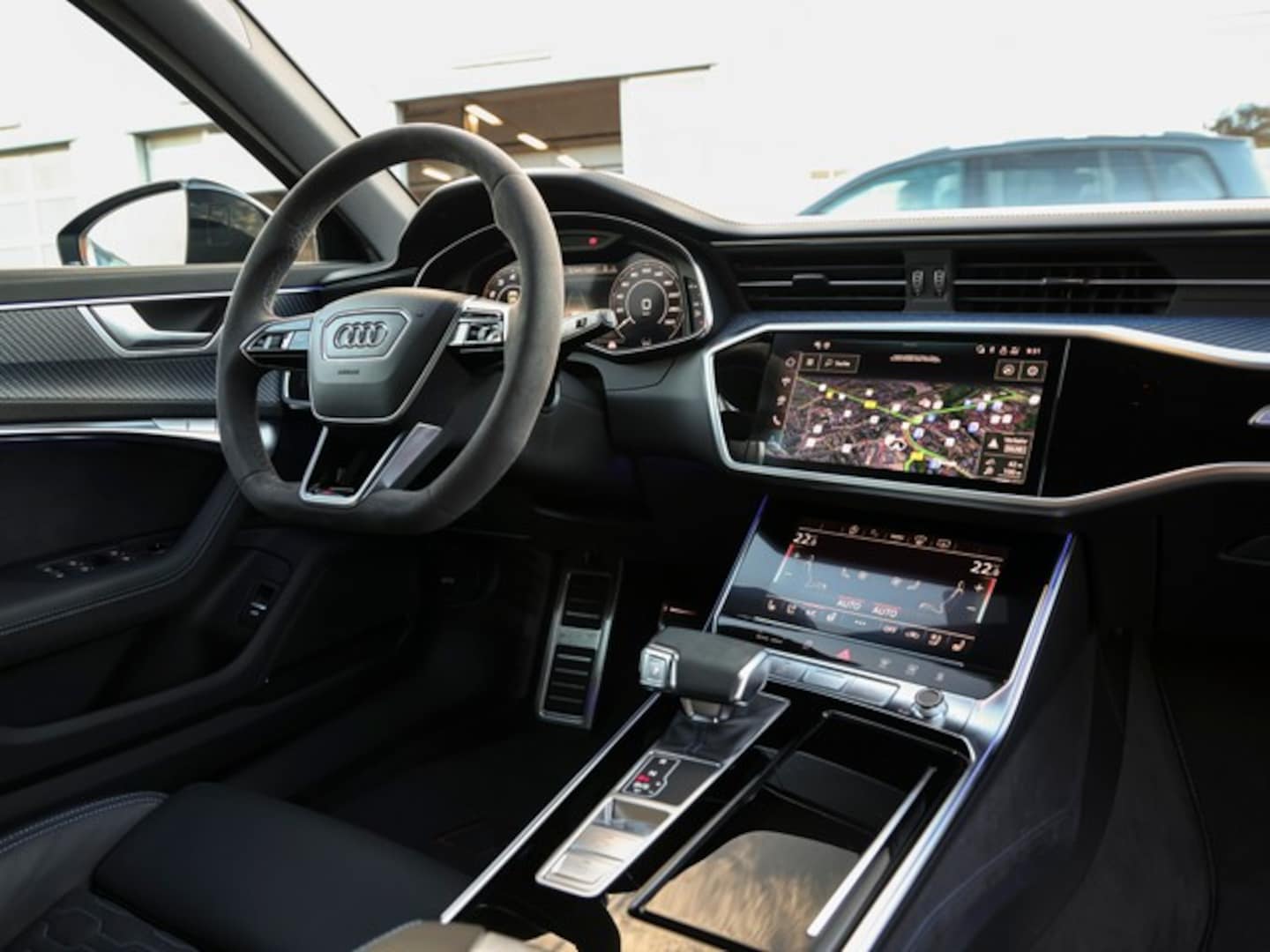 Bild über Audi RS 6 Avant performance quattro tiptronic - für weitere Informationen kontaktieren Sie den Audi Partner