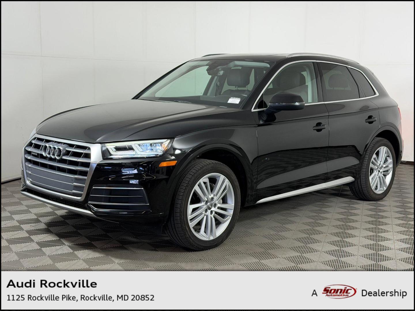 2019 Audi Q5 2.0T quattro S tronic Premium Plus's photo
