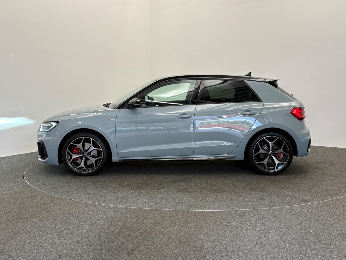 Bild über Audi A1 Sportback S line 40 TFSI S tronic - für weitere Informationen kontaktieren Sie den Audi Partner