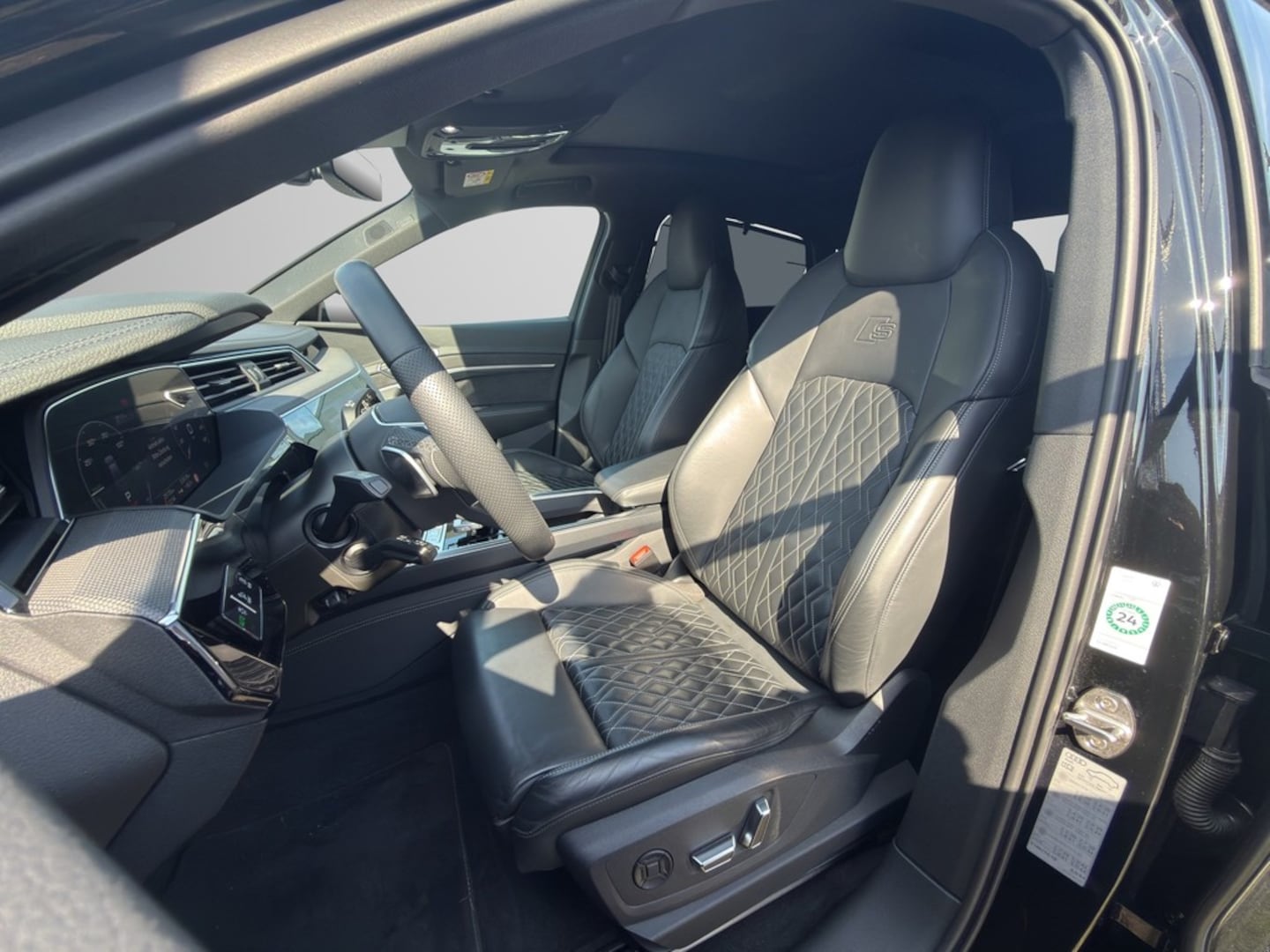 Bild über Audi Q8 Sportback e-tron S line 50 e-tron quattro - für weitere Informationen kontaktieren Sie den Audi Partner