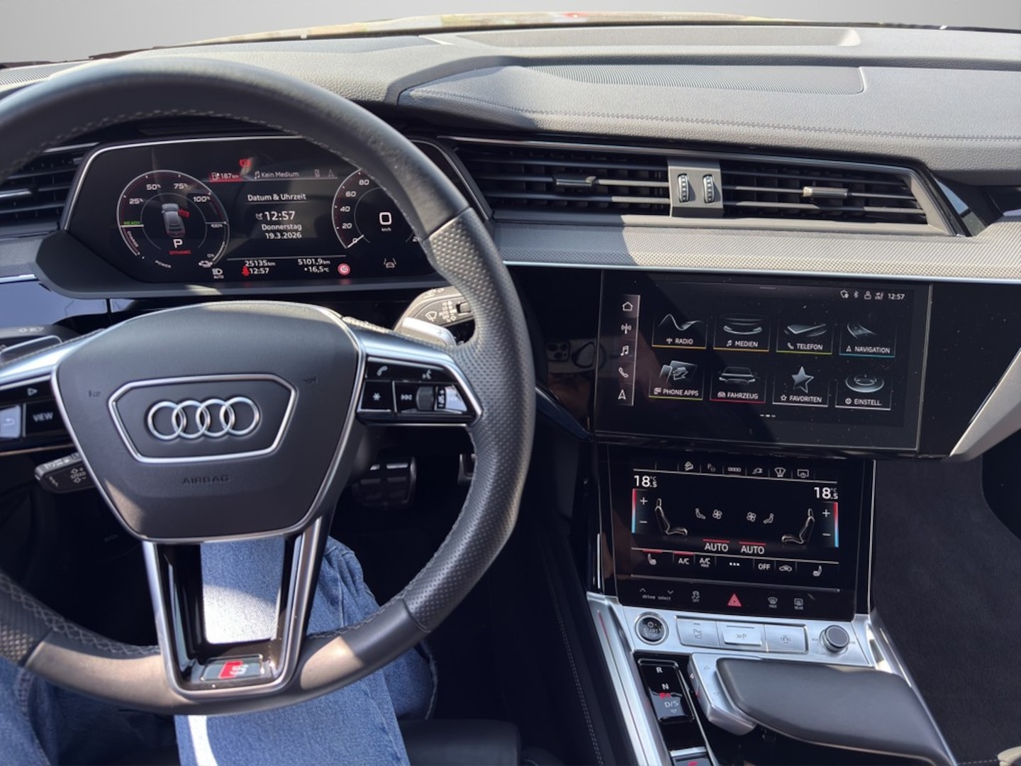 Bild über Audi Q8 Sportback e-tron S line 50 e-tron quattro - für weitere Informationen kontaktieren Sie den Audi Partner