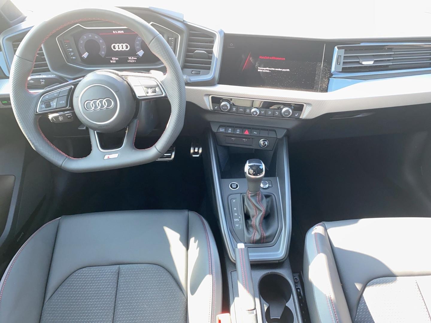 Bild über Audi A1 Sportback S line 40 TFSI S tronic - für weitere Informationen kontaktieren Sie den Audi Partner