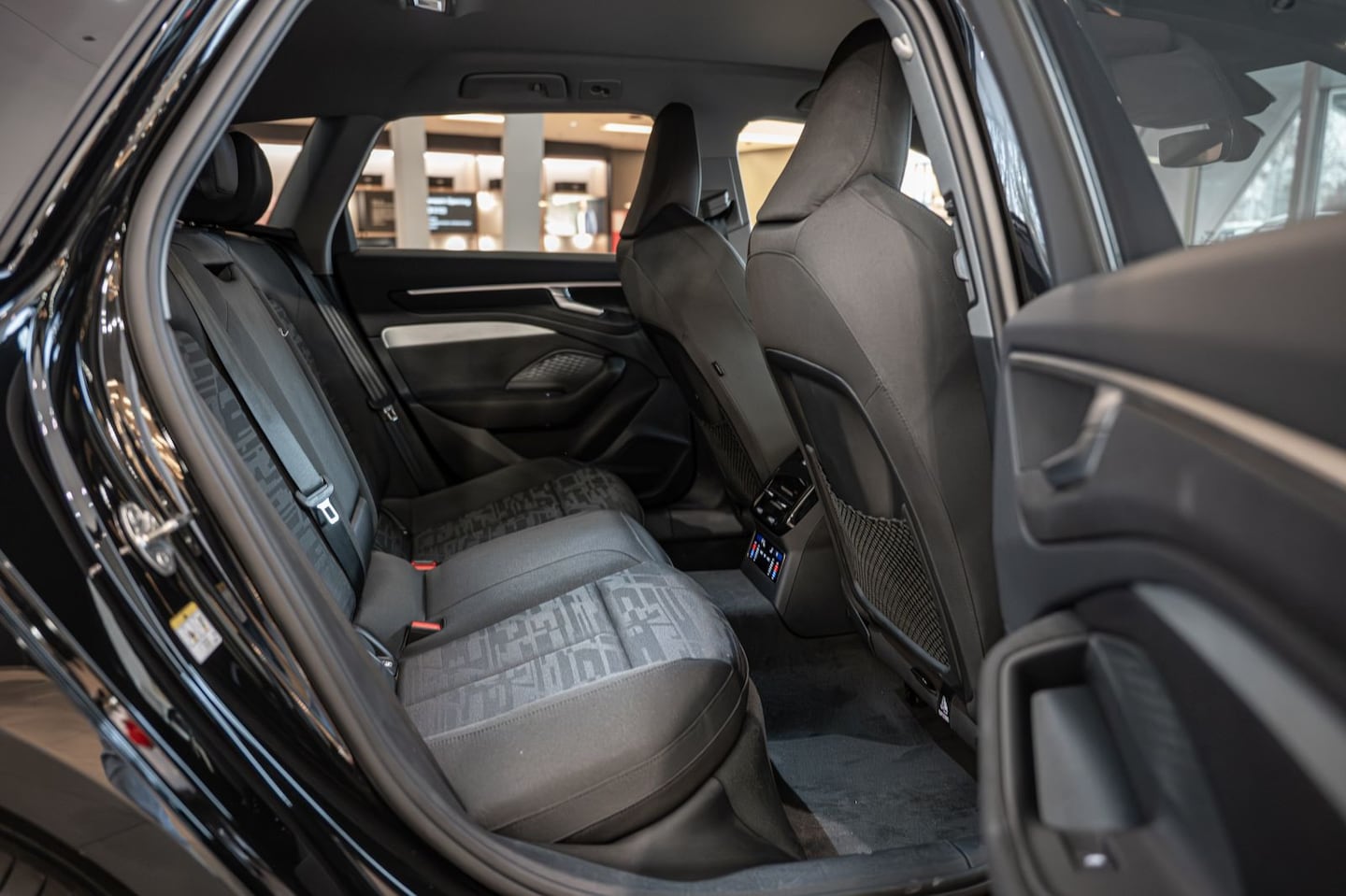 Bild über Audi A6 Avant TDI 150 kW S tronic - für weitere Informationen kontaktieren Sie den Audi Partner