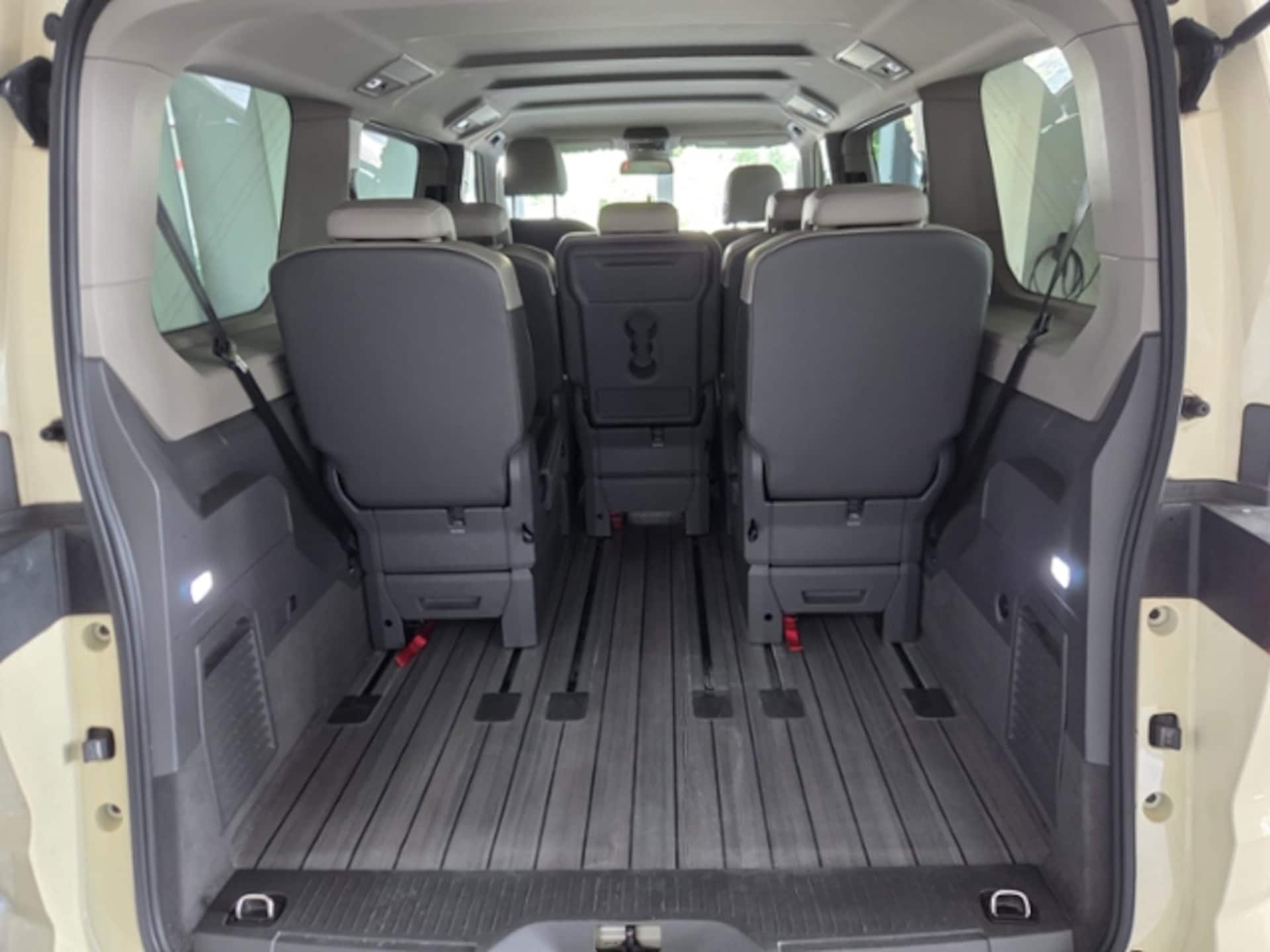 Volkswagen Multivan Langversion Basis-Modell