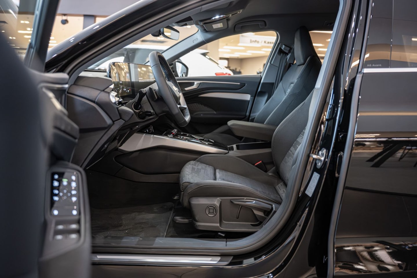 Bild über Audi A6 Avant TDI 150 kW S tronic - für weitere Informationen kontaktieren Sie den Audi Partner