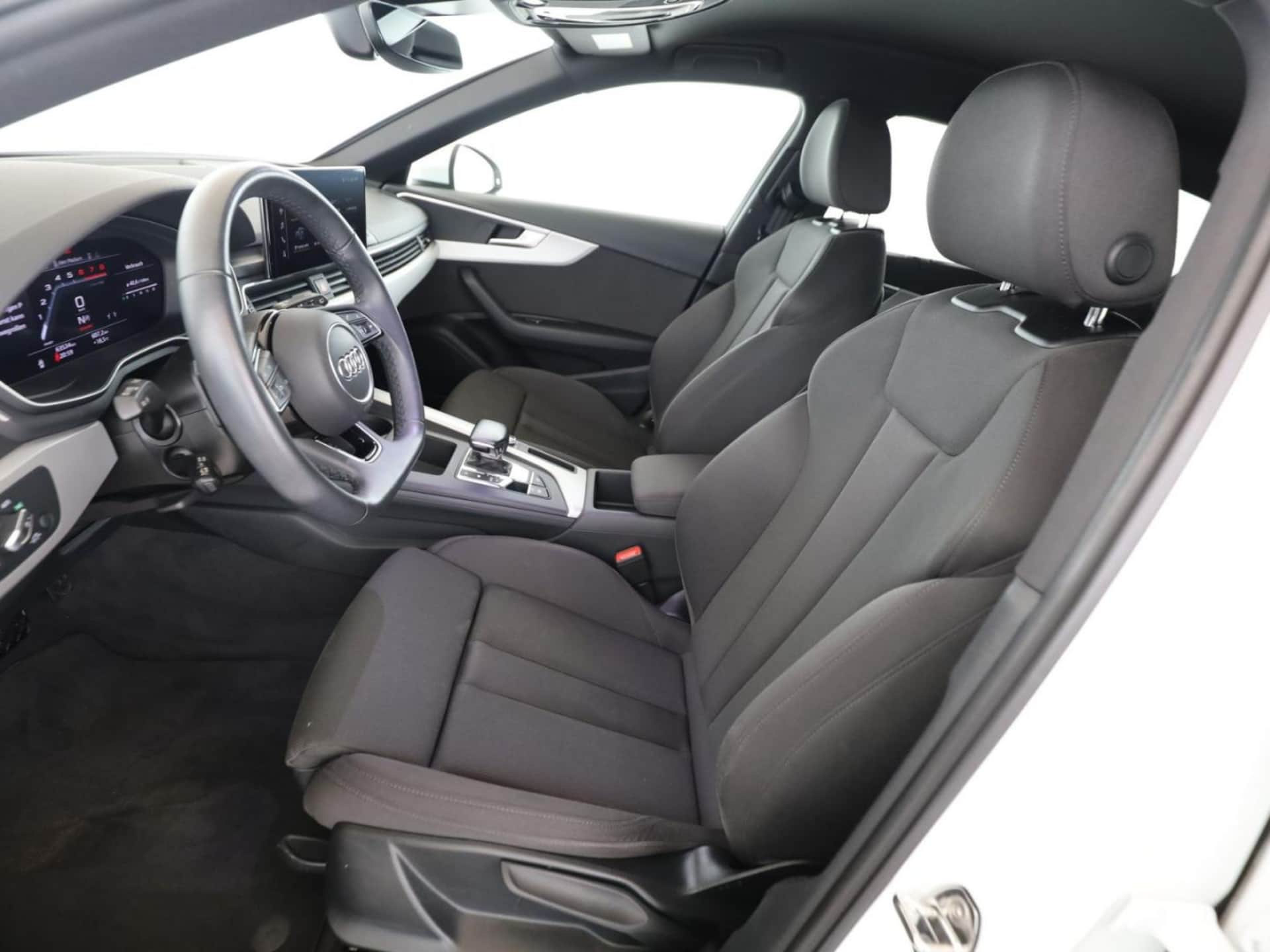 Audi A4 Avant S line