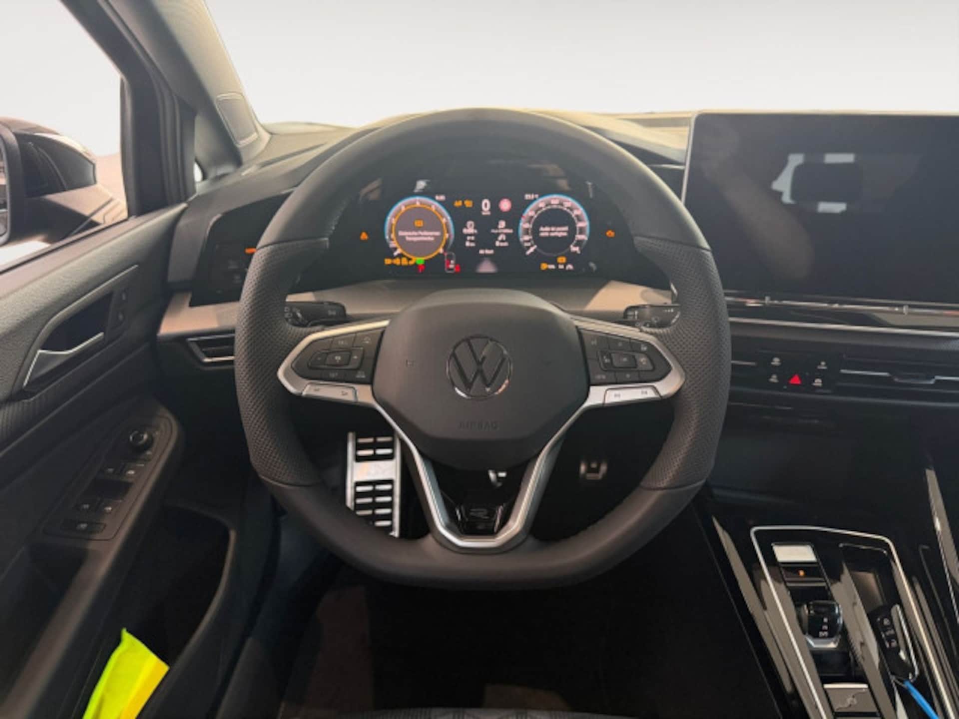 Volkswagen Golf R-Line