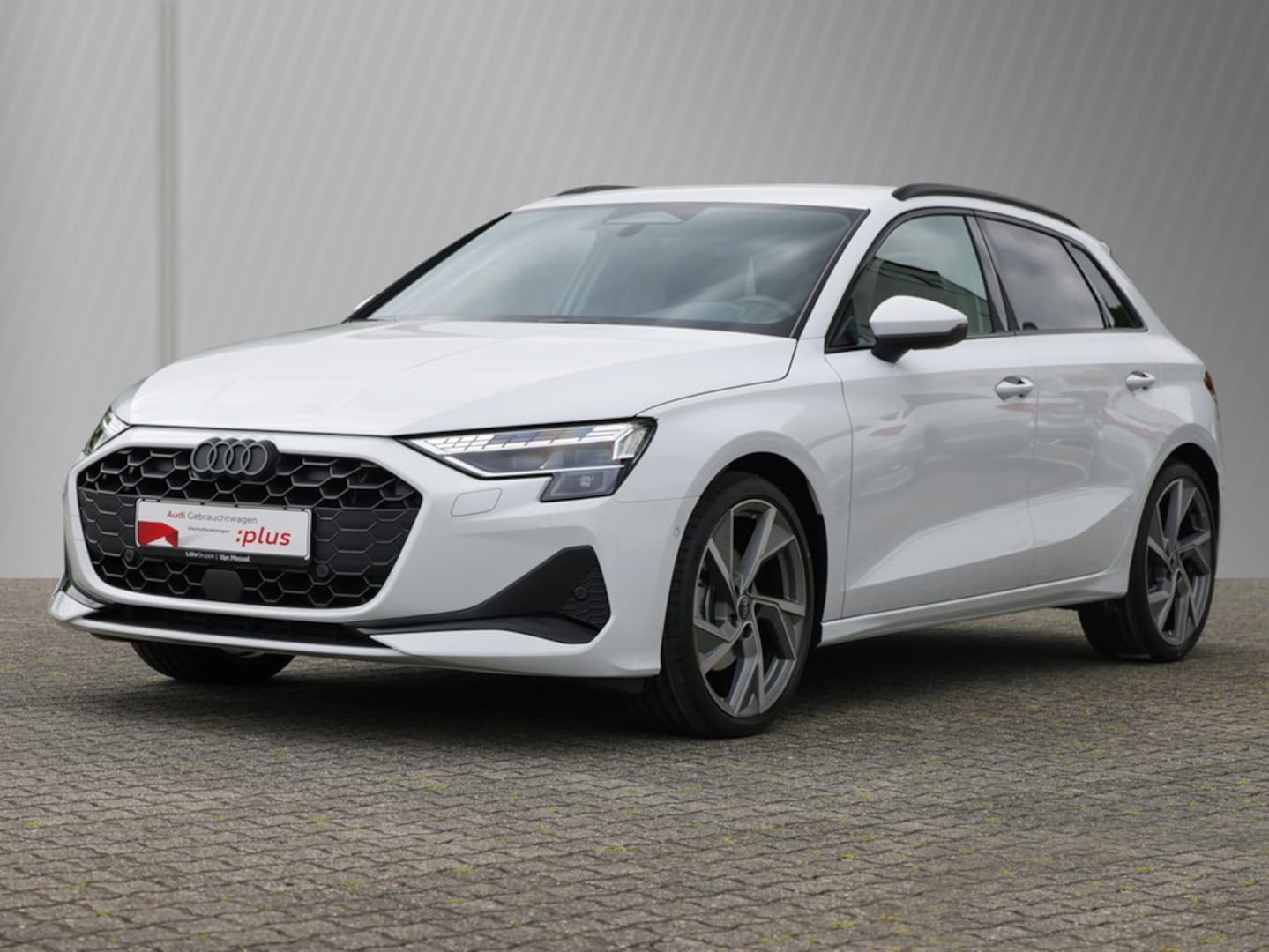 Bild über Audi A3 Sportback TFSI quattro S tronic - für weitere Informationen kontaktieren Sie den Audi Partner