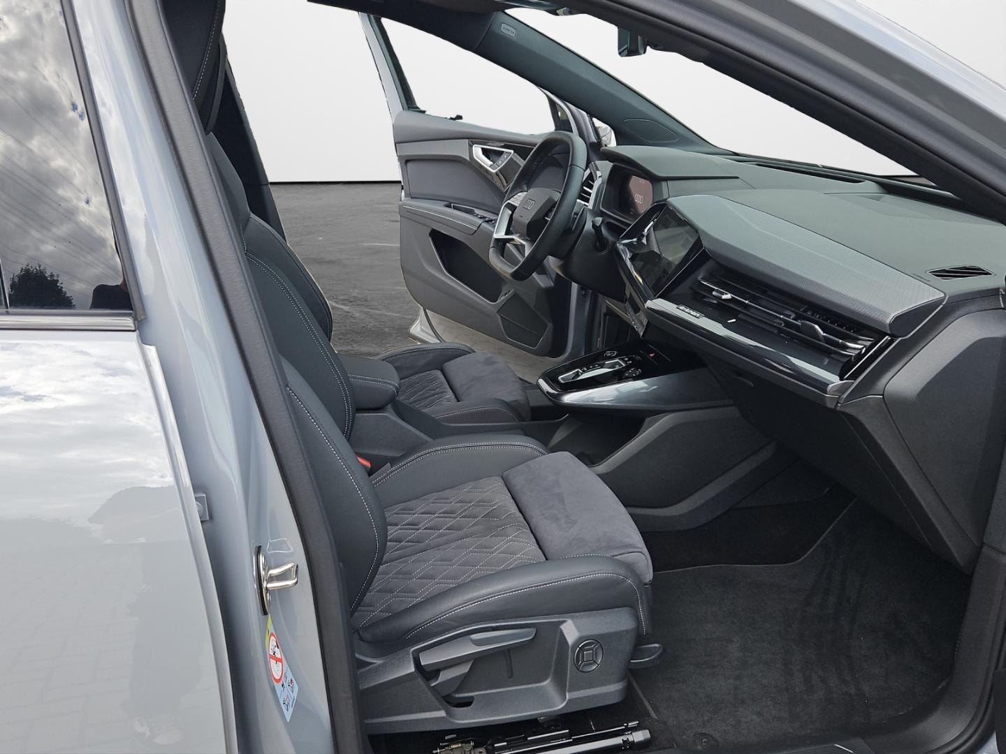 Bild über Audi Q4 Sportback e-tron 55 e-tron quattro - für weitere Informationen kontaktieren Sie den Audi Partner