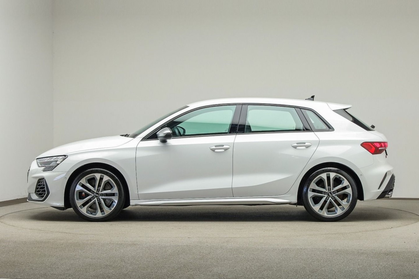 Bild über Audi S3 Sportback TFSI quattro S tronic - für weitere Informationen kontaktieren Sie den Audi Partner