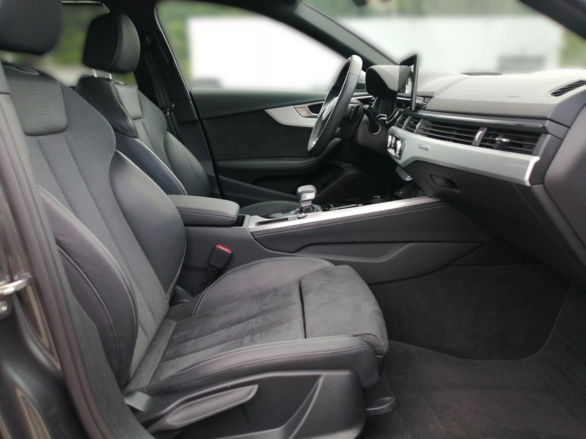 Audi A4 Avant S line