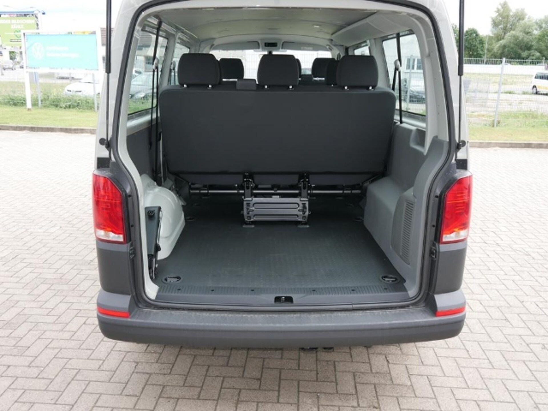 Volkswagen T6.1 Transporter Kombi langer Radstand