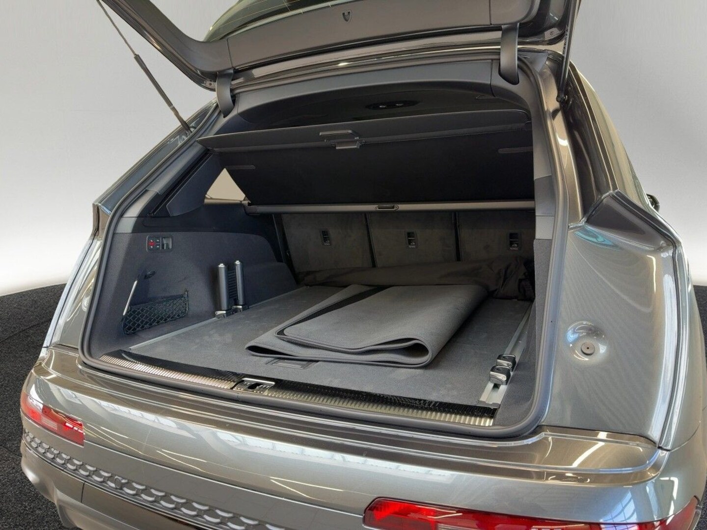 Bild über Audi Q7 SUV S line business TDI quattro 210 kW tiptronic - für weitere Informationen kontaktieren Sie den Audi Partner