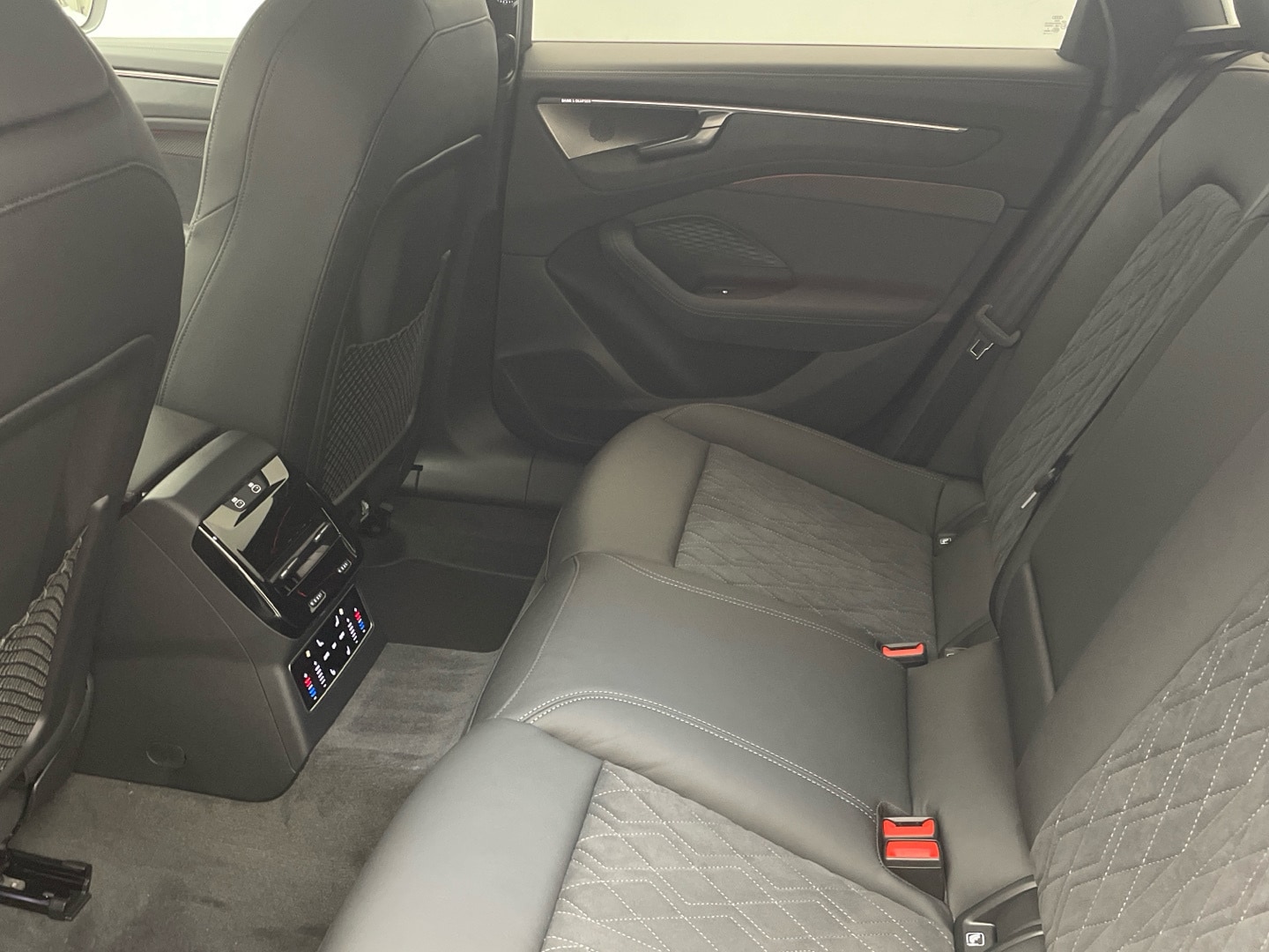 Bild über Audi A6 Avant edition one TDI quattro 150 kW S tronic - für weitere Informationen kontaktieren Sie den Audi Partner