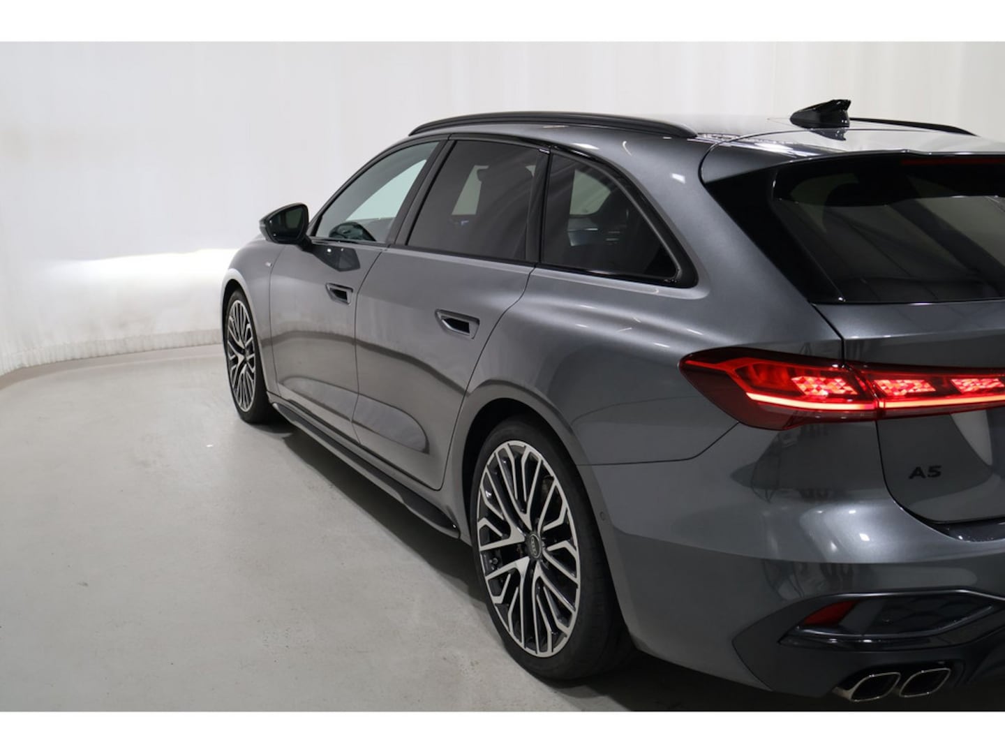 Bild über Audi A5 Avant TDI quattro 150 kW S tronic - für weitere Informationen kontaktieren Sie den Audi Partner