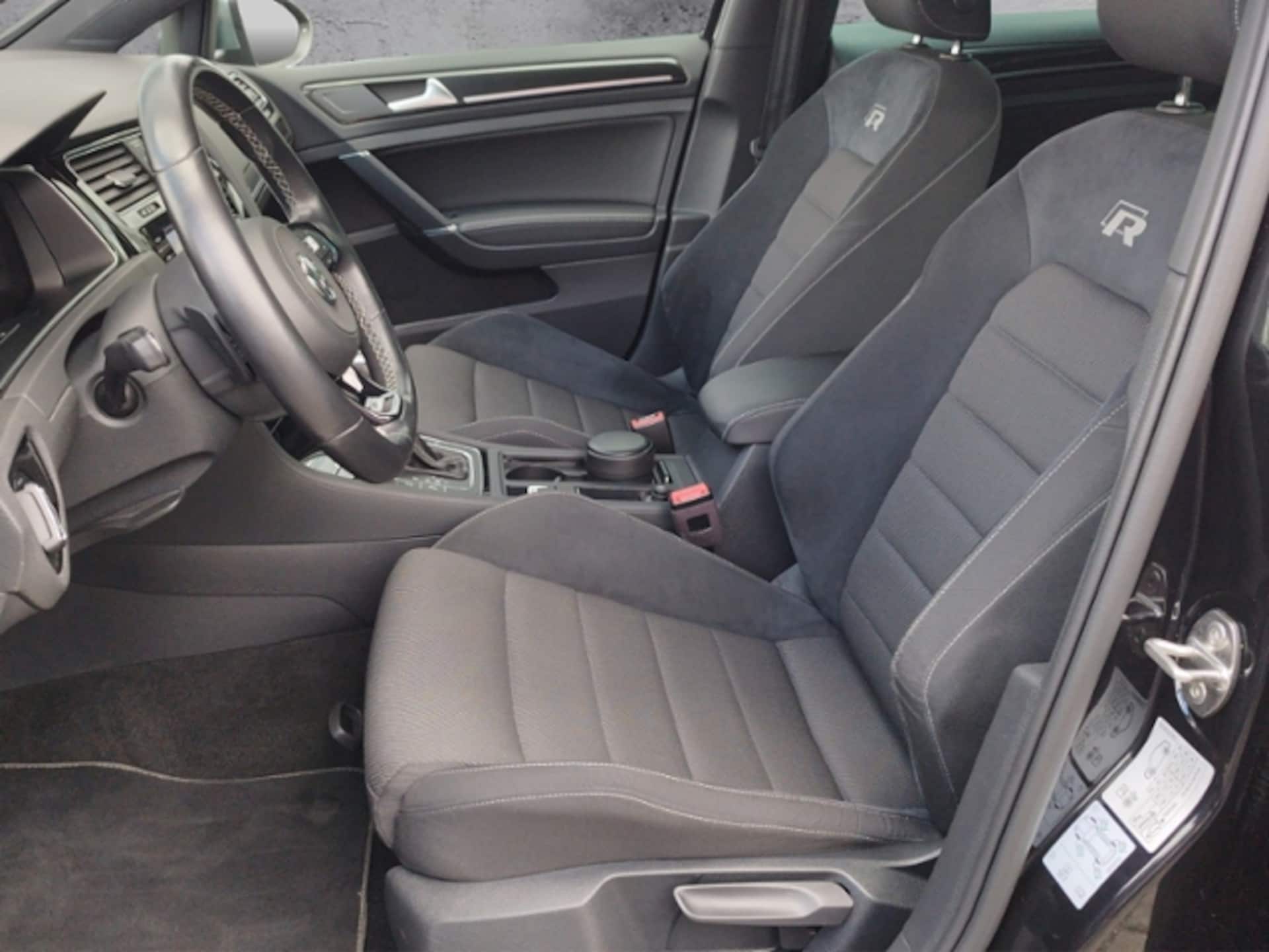 Volkswagen Golf Variant R