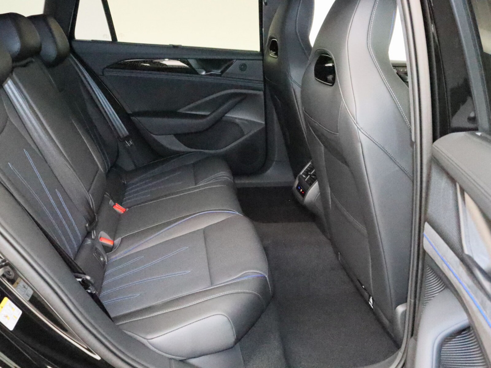 Volkswagen Passat – Bild 9