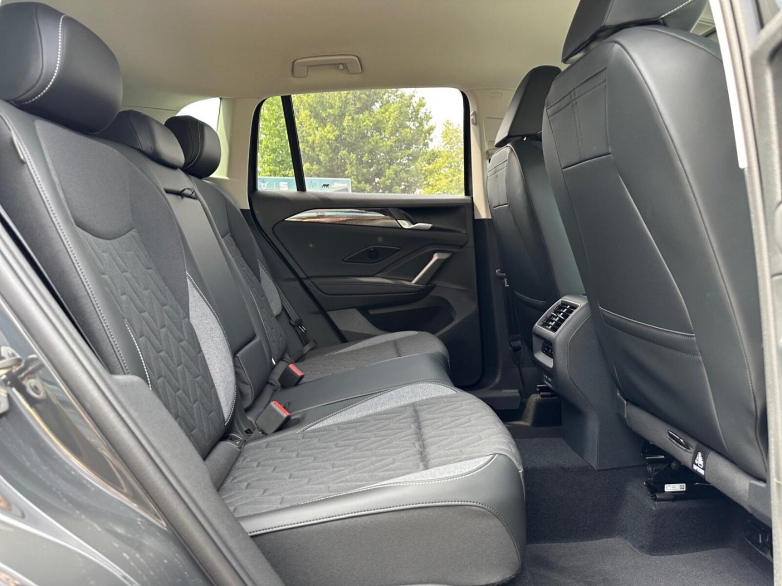 Volkswagen Tiguan – Bild 11