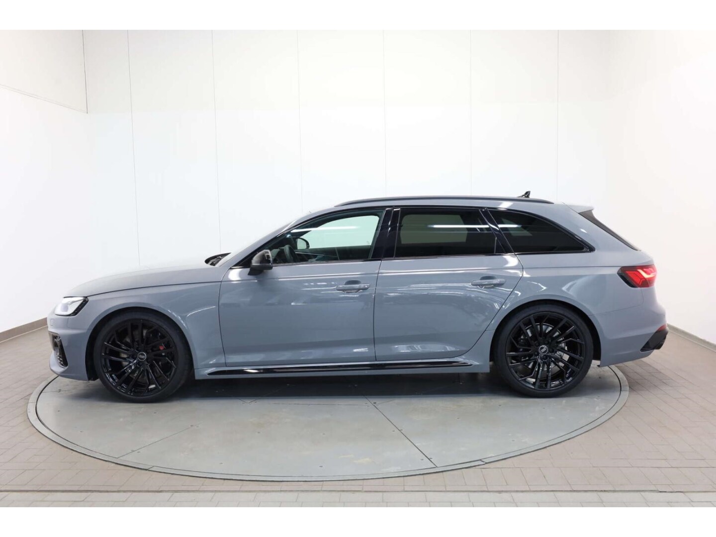 Image about Audi RS 4 Avant TFSI quattro tiptronic