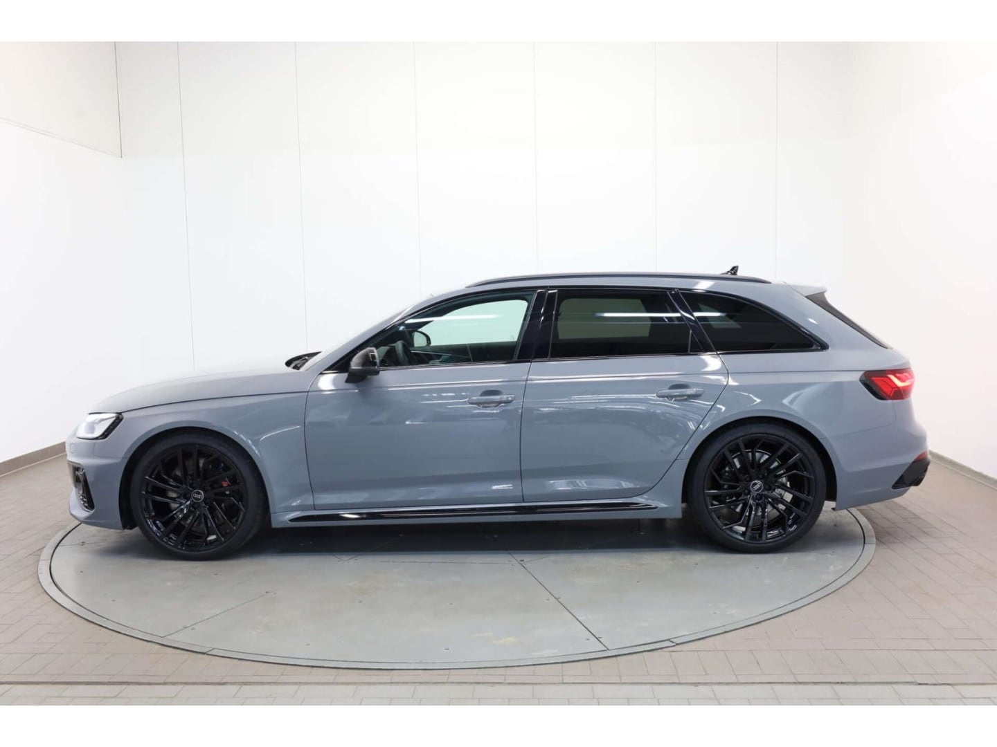 Image about Audi RS 4 Avant TFSI quattro tiptronic