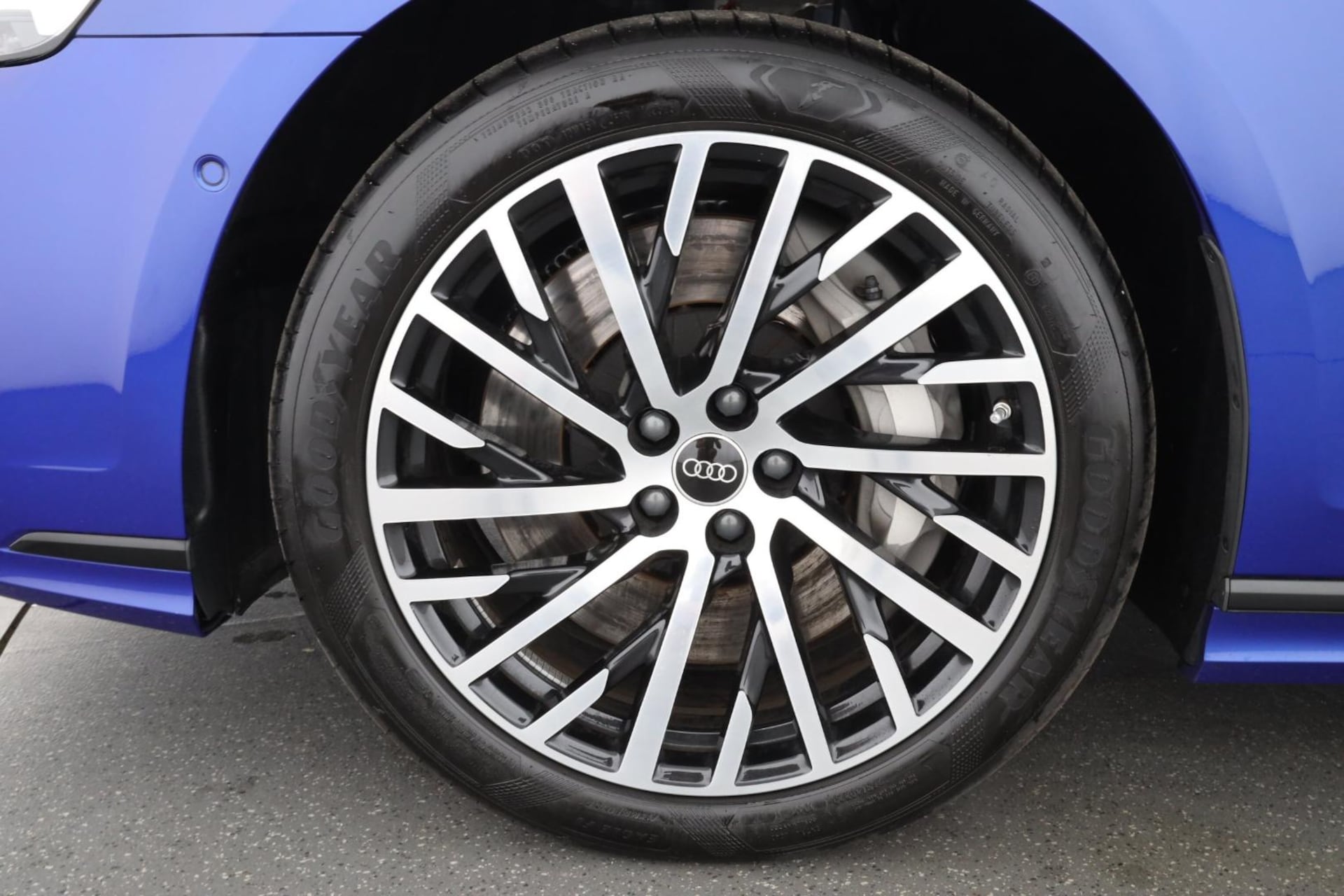 Audi A8 L TFSI e