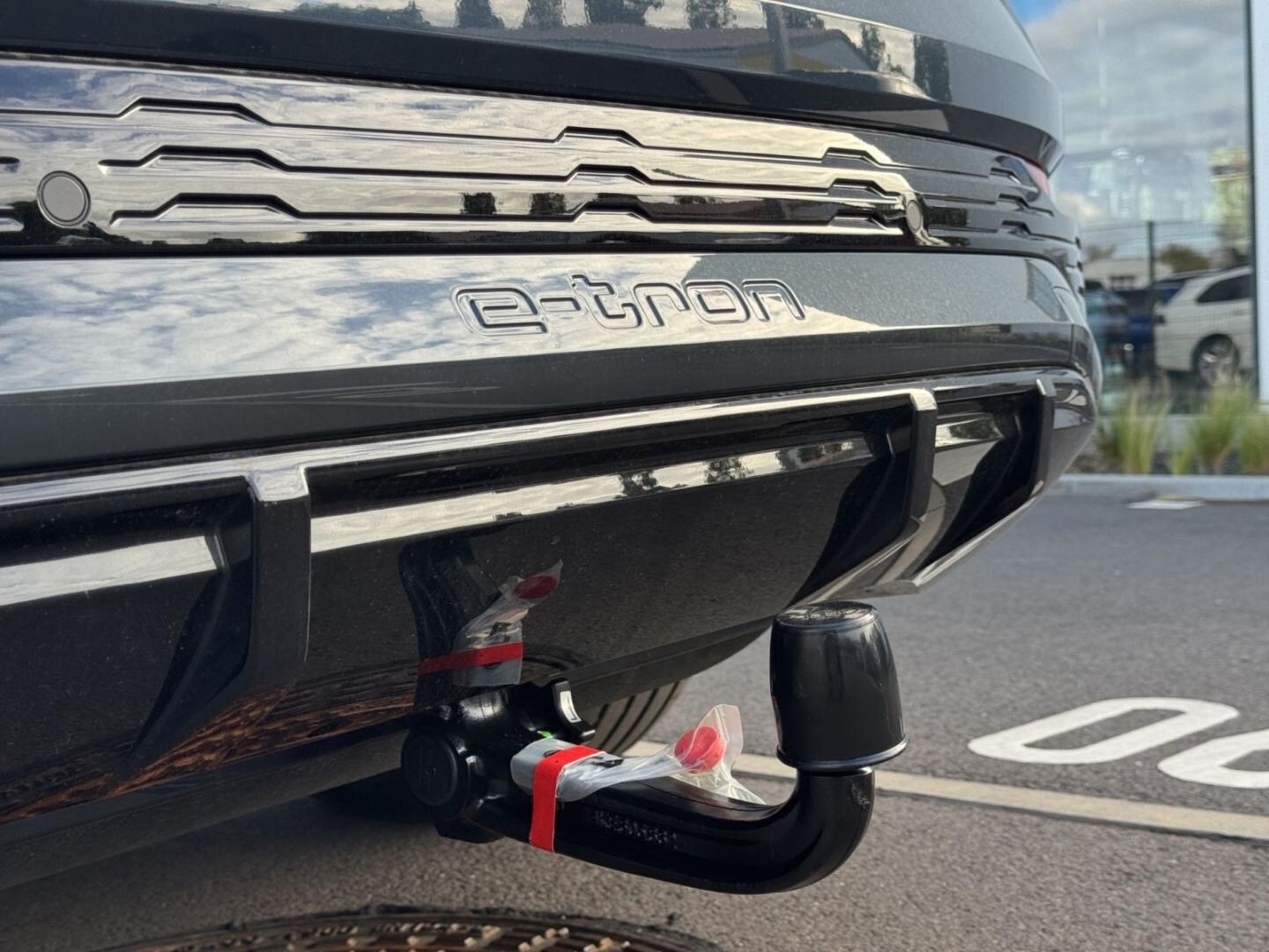 Bild über Audi Q8 Sportback e-tron S line 55 e-tron quattro - für weitere Informationen kontaktieren Sie den Audi Partner