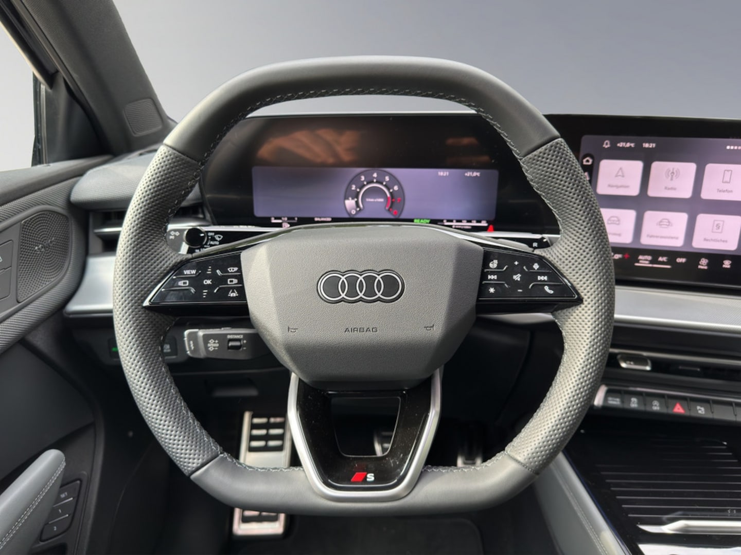 Bild über Audi Q3 SUV TFSI 110 kW S tronic - für weitere Informationen kontaktieren Sie den Audi Partner