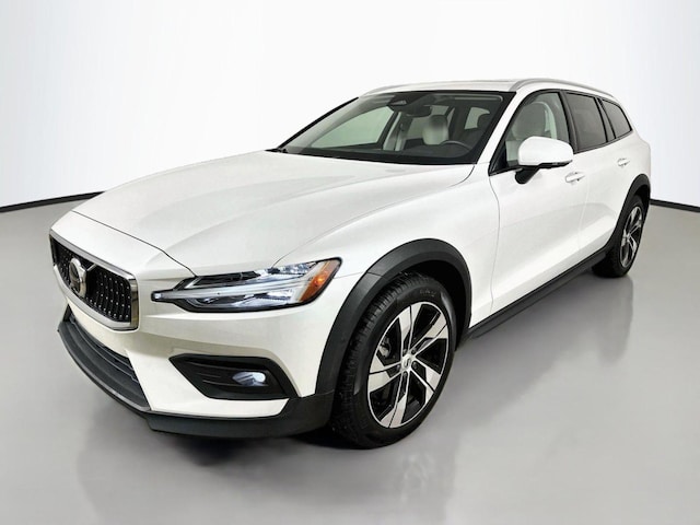 2025 Volvo V60 Cross Country