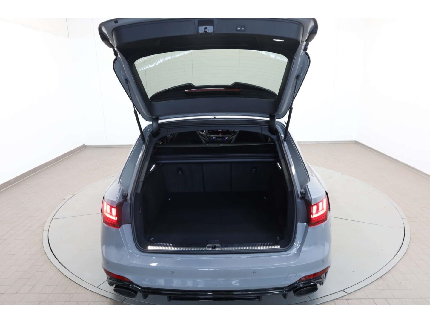 Image about Audi RS 4 Avant TFSI quattro tiptronic