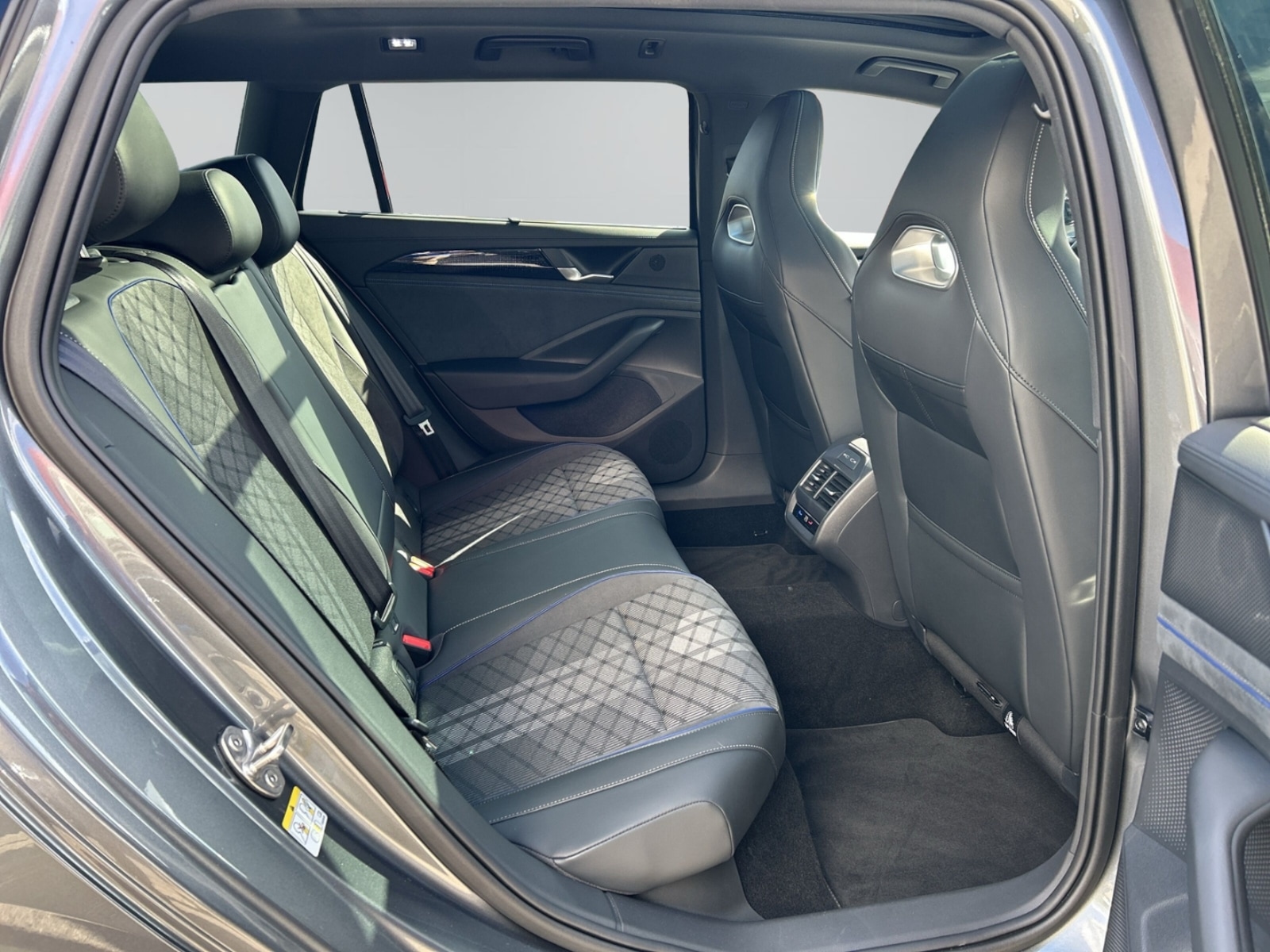 Volkswagen Passat – Bild 8