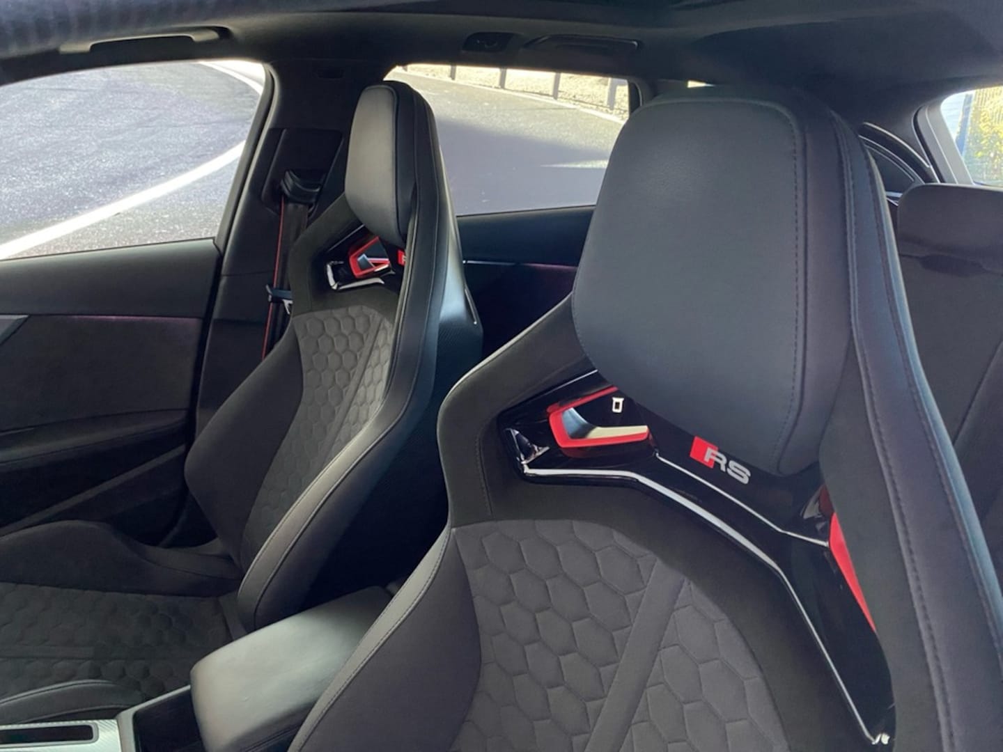 Bild über Audi RS 4 Avant TFSI quattro tiptronic - für weitere Informationen kontaktieren Sie den Audi Partner