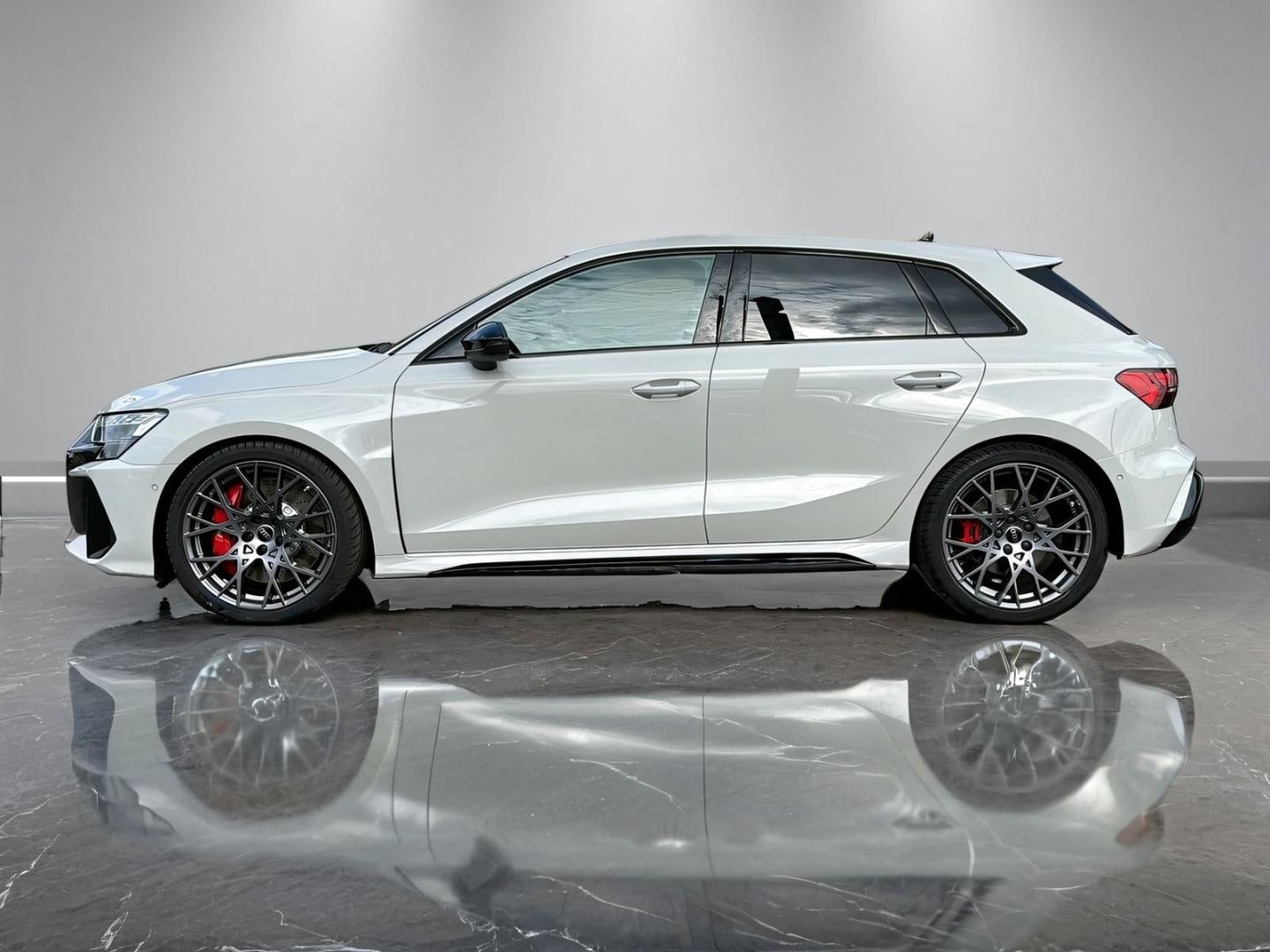 Bild über Audi RS 3 Sportback TFSI quattro 294 kW S tronic - für weitere Informationen kontaktieren Sie den Audi Partner