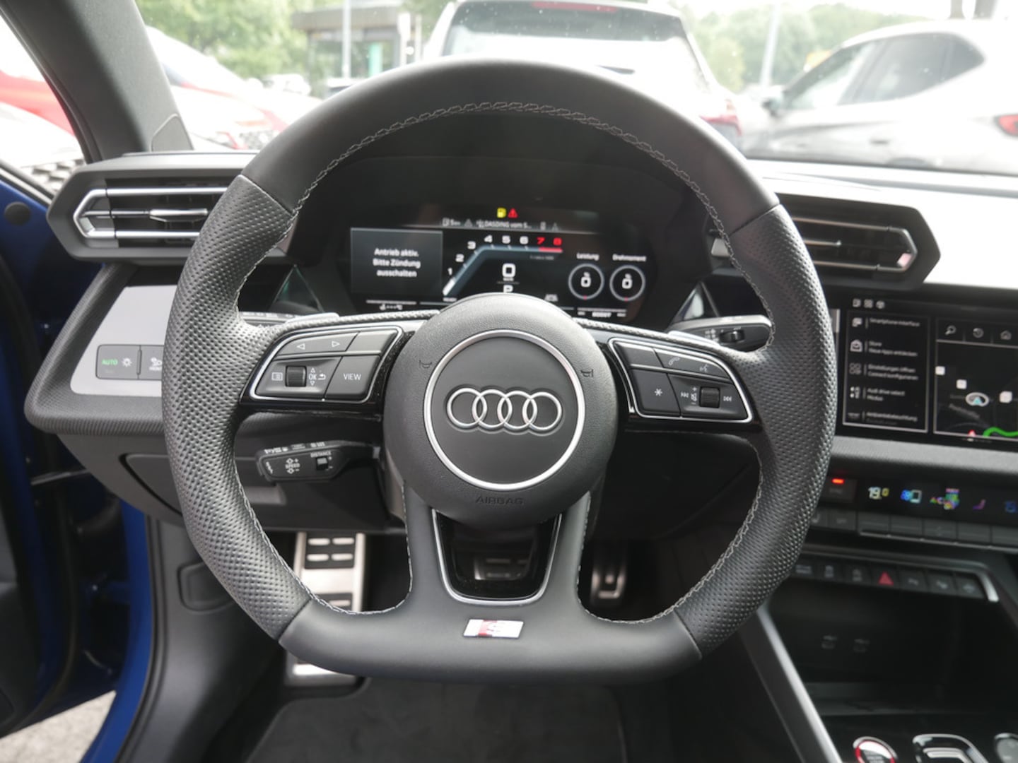 Bild über Audi S3 Limousine TFSI quattro S tronic - für weitere Informationen kontaktieren Sie den Audi Partner