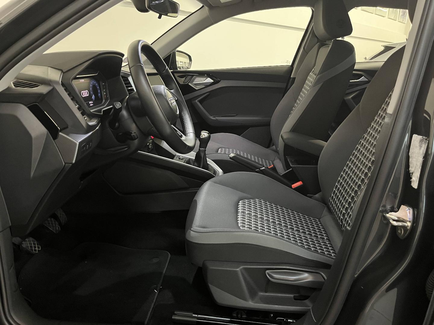 Image about Audi A1 Sportback Design 30 TFSI 85 kW (116 ch) 6 vitesses