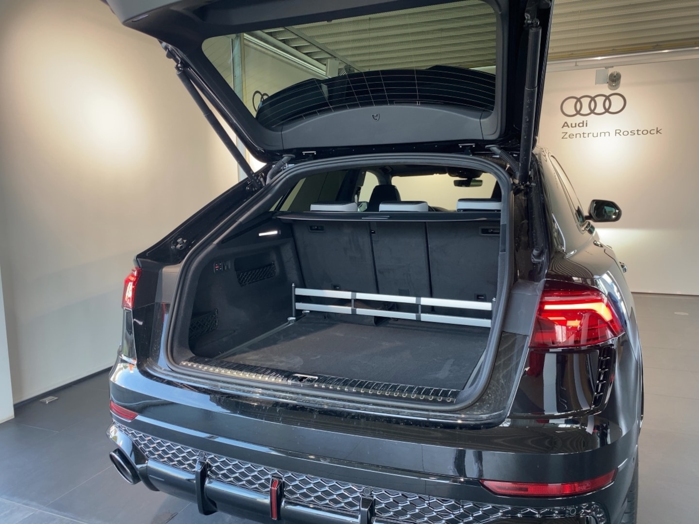 Bild über Audi RS Q8 SUV TFSI quattro tiptronic - für weitere Informationen kontaktieren Sie den Audi Partner