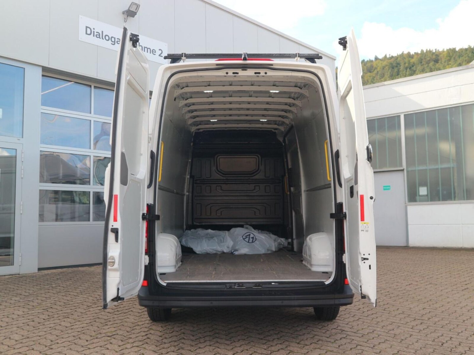 Volkswagen Crafter Kasten langer Radstand – Bild 11