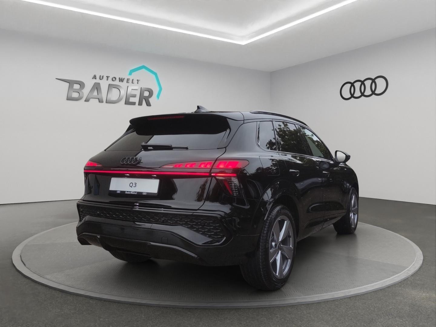 Bild über Audi Q3 SUV TDI 110 kW S tronic - für weitere Informationen kontaktieren Sie den Audi Partner