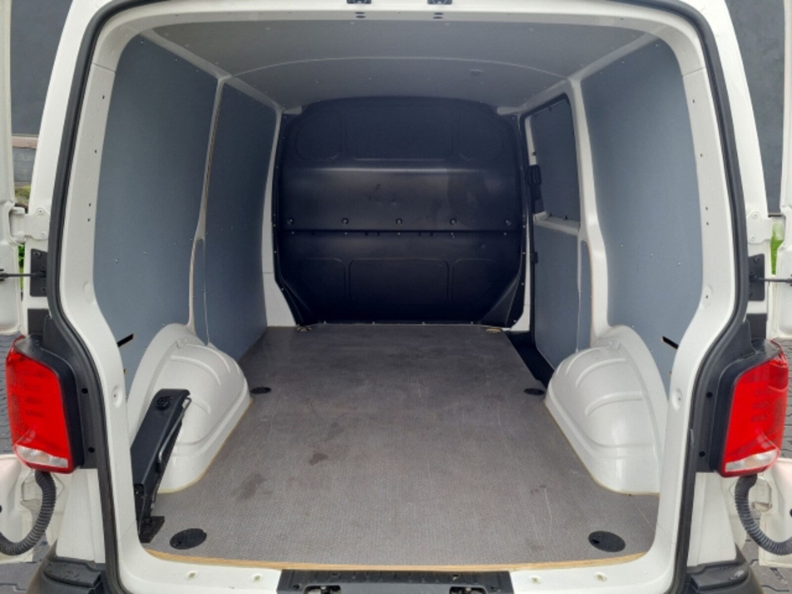 Volkswagen T6.1 Transporter Kasten kurzer Radstand – Bild 5