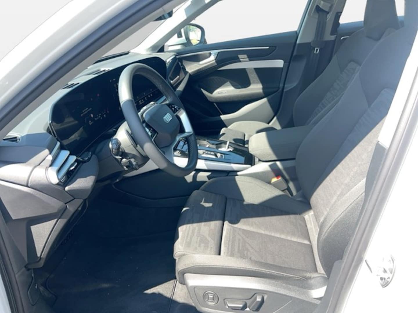 Bild über Audi A6 Avant TDI quattro 150 kW S tronic - für weitere Informationen kontaktieren Sie den Audi Partner