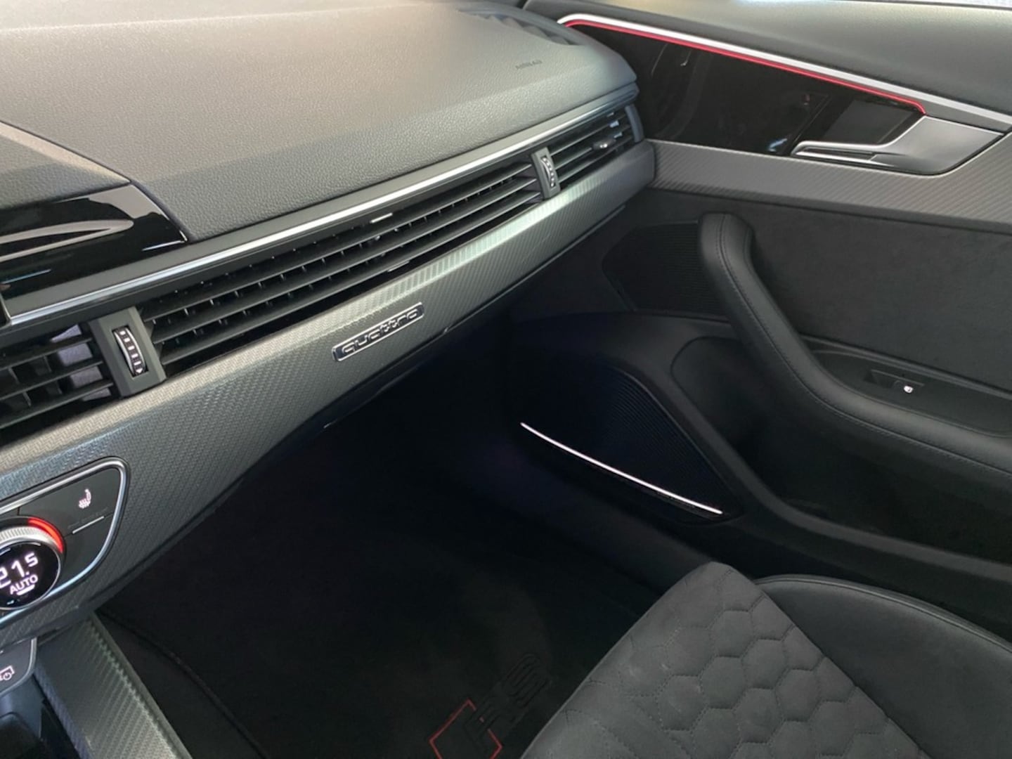 Bild über Audi RS 4 Avant TFSI quattro tiptronic - für weitere Informationen kontaktieren Sie den Audi Partner