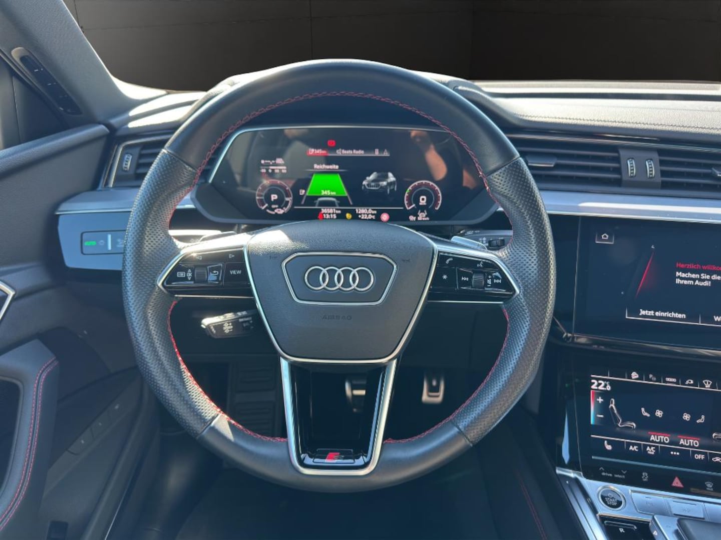 Bild über Audi Q8 Sportback e-tron S line 55 e-tron quattro - für weitere Informationen kontaktieren Sie den Audi Partner