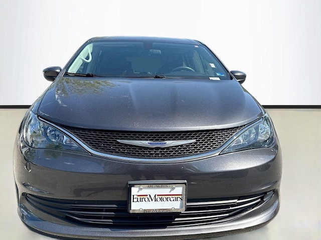 2020 Chrysler Voyager