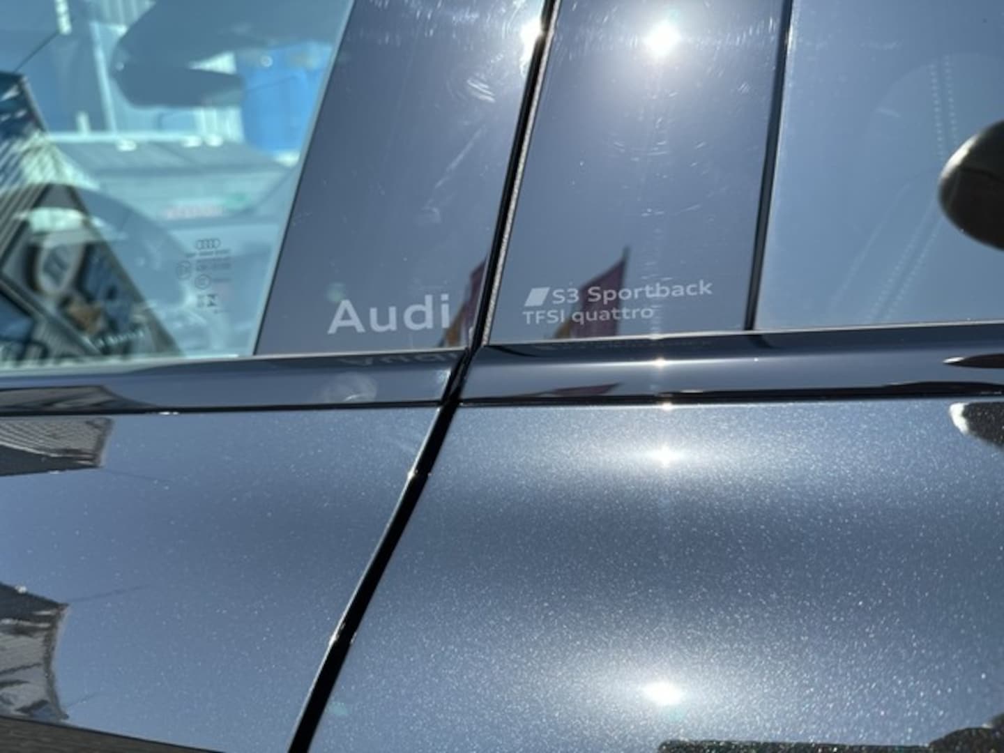 Bild über Audi S3 Sportback TFSI quattro S tronic - für weitere Informationen kontaktieren Sie den Audi Partner