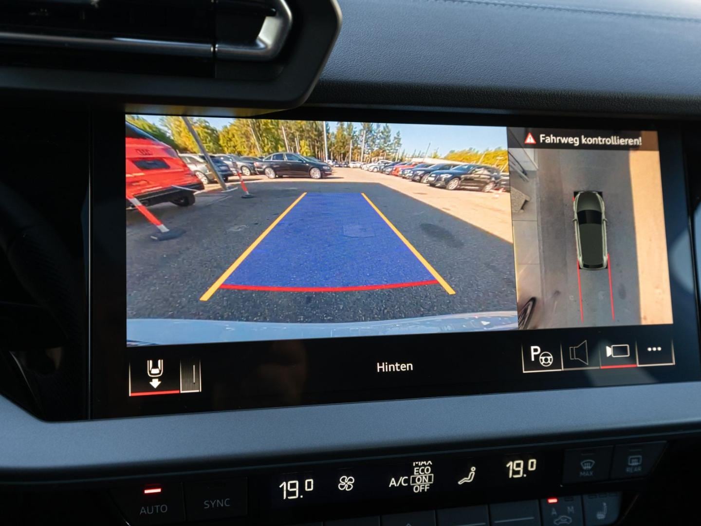 Bild über Audi S3 Sportback TFSI quattro S tronic - für weitere Informationen kontaktieren Sie den Audi Partner