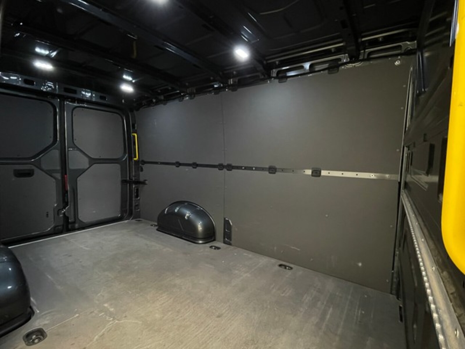 Volkswagen Crafter Kasten mittlerer Radstand – Bild 9