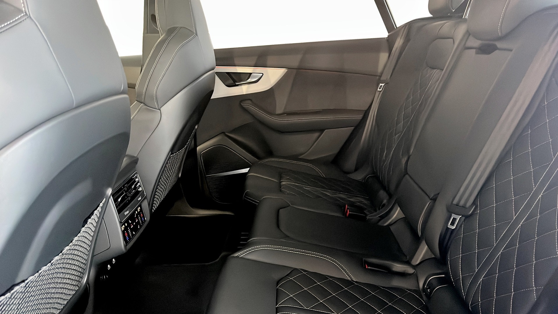 Bild som visar Audi Q8 SUV Q8 SUV TDI quattro 210 kW tiptronic - för mer information kontakta din Audi Partner