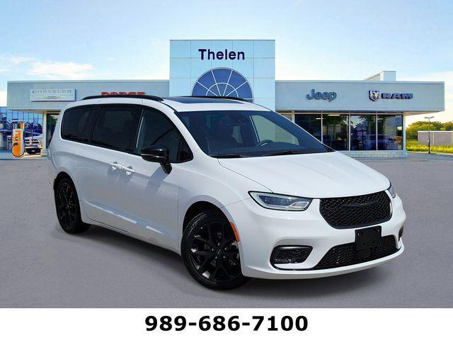 2025 Chrysler Pacifica Limited's photo