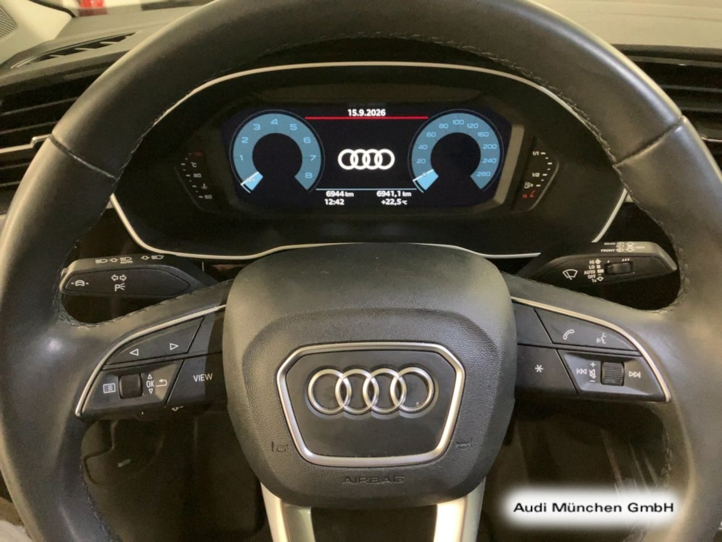 Bild über Audi Q3 S line 35 TFSI Schaltgetriebe - für weitere Informationen kontaktieren Sie den Audi Partner